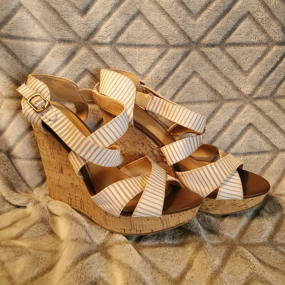 Womens wedge strappy heel